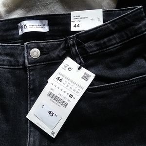 NWT Zara Black skinny jeans. Size 12.